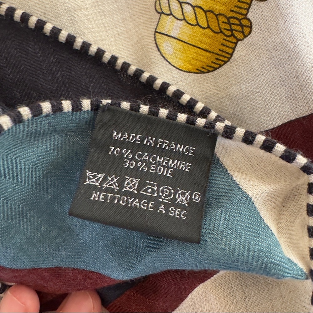 Hermes Cashmere Blend Giant Triangle - Picture 7 of 7